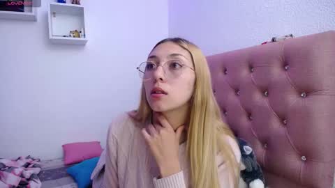 Snapshot of bonny_clyde_xx_ chatting on September 2025 04:56:02 AM Soffy Brooks Independent model online show from September 2025 04:56:02 AM