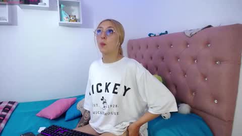 Soffy Brooks Independent model online show from October 2025 05:11:02 AM