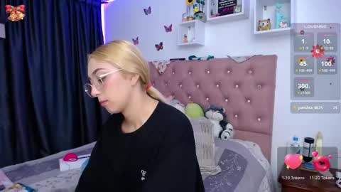 Soffy Brooks Independent model online show from January 2026 04:49:02 AM