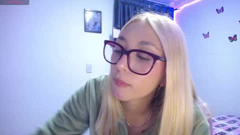 Snapshot of bonny_clyde_xx_ chatting on April 2026 04:49:02 AM Soffy Brooks Independent model online show from April 2026 04:49:02 AM