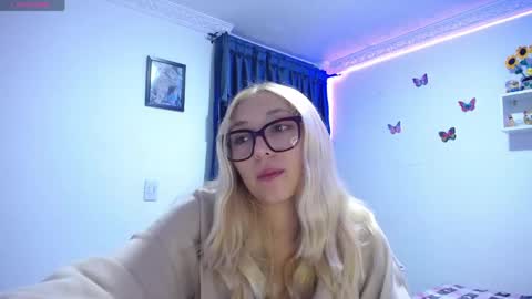 Snapshot of bonny_clyde_xx_ chatting on April 2026 03:53:01 AM Soffy Brooks Independent model online show from April 2026 03:53:01 AM
