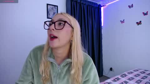 Snapshot of bonny_clyde_xx_ chatting on April 2026 04:35:01 AM Soffy Brooks Independent model online show from April 2026 04:35:01 AM