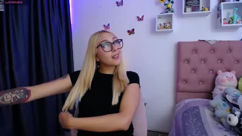Snapshot of bonny_clyde_xx_ chatting on May 2026 03:56:01 AM Soffy Brooks Independent model online show from May 2026 03:56:01 AM