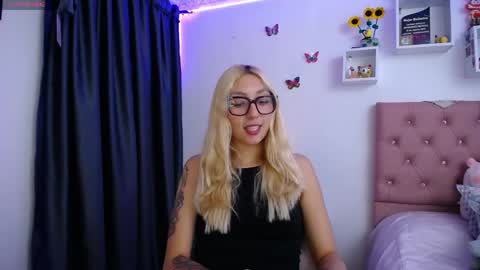 Snapshot of bonny_clyde_xx_ chatting on May 2026 04:42:02 AM Soffy Brooks Independent model online show from May 2026 04:42:02 AM