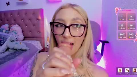 Snapshot of bonny_clyde_xx_ chatting on June 2026 04:43:02 AM Soffy Brooks Independent model online show from June 2026 04:43:02 AM