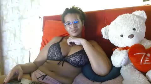 Queen Bon Vivantt online show from January 2025 01:09:01 PM