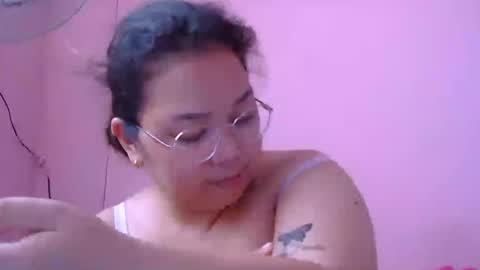 Snapshot of boobsiemarie chatting on July 2026 04:37:02 AM MommyMarie-Singlemom of 2. online show from July 2026 04:37:02 AM