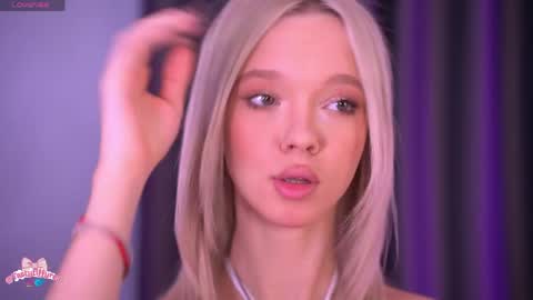 Snapshot of boobybliss chatting on April 2026 08:01:01 AM Alina online show from April 2026 08:01:01 AM