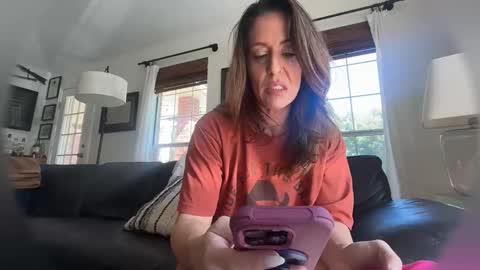 Josie online show from October 2025 06:52:02 PM