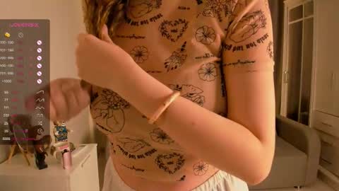 Snapshot of bootyfruttycutie chatting on September 2025 06:54:01 PM Ella online show from September 2025 06:54:01 PM