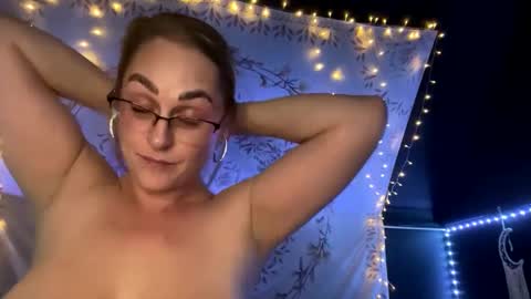 Snapshot of bossmomma chatting on December 2024 03:26:01 AM BossMom online show from December 2024 03:26:01 AM