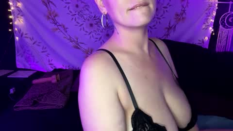 Snapshot of bossmomma chatting on February 2025 01:30:02 AM BossMom online show from February 2025 01:30:02 AM