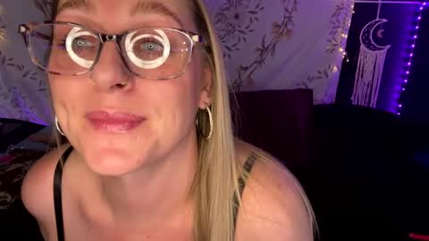 Snapshot of bossmomma chatting on March 2025 02:04:01 AM BossMom online show from March 2025 02:04:01 AM