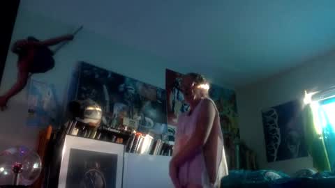 Bottomboo7 online show from October 2025 12:06:02 PM