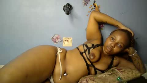 Snapshot of botty_queen chatting on April 2026 08:26:01 AM botty_queen online show from April 2026 08:26:01 AM