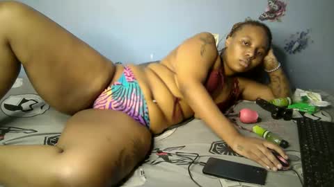 Snapshot of botty_queen chatting on April 2026 06:20:01 PM botty_queen online show from April 2026 06:20:01 PM