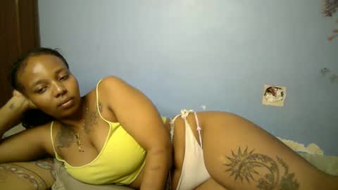 Snapshot of botty_queen chatting on May 2026 08:29:01 PM botty_queen online show from May 2026 08:29:01 PM