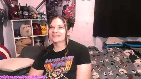 Snapshot of bouncinbooty chatting on April 2026 03:46:01 AM Pumpkin Butt online show from April 2026 03:46:01 AM