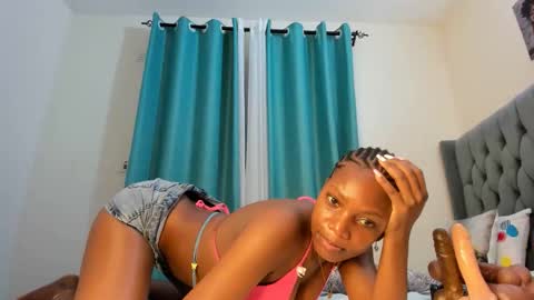 bouncy_booty677 online show from October 2025 08:19:01 PM