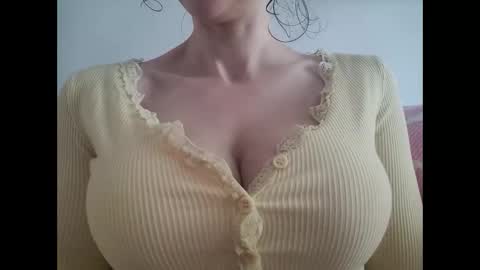 Snapshot of bouncyqueenmajesty chatting on June 2026 07:24:02 PM Bouncy Queen Majesty online show from June 2026 07:24:02 PM