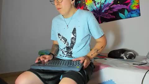 Edward ftm trans queerslave online show from December 2025 03:20:04 PM