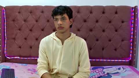 ALEX - TAYLER  -MIKE online show from January 2025 02:02:01 PM