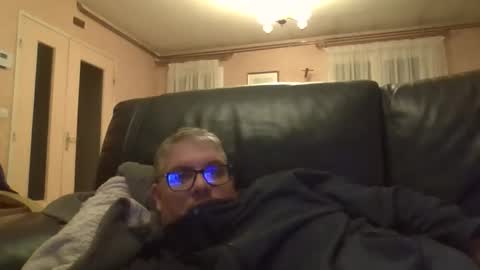 bozo81 online show from November 2025 07:03:03 PM