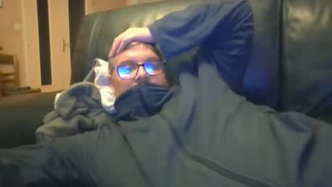 bozo81 online show from December 2025 04:48:02 PM