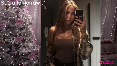 Snapshot of brabuss_ chatting on December 2024 10:12:01 AM Lana online show from December 2024 10:12:01 AM