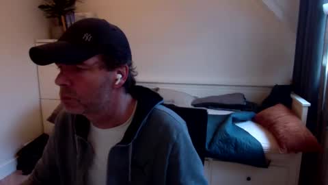 Snapshot of bram1944972145 chatting on December 2024 01:45:01 PM Bram online show from December 2024 01:45:01 PM