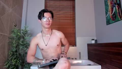 Snapshot of brandon_starkk chatting on October 2025 12:30:01 PM brandon_starkk online show from October 2025 12:30:01 PM