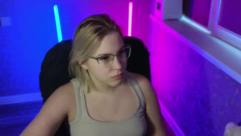 Snapshot of brandy__stars chatting on February 2025 02:42:02 AM Belle online show from February 2025 02:42:02 AM