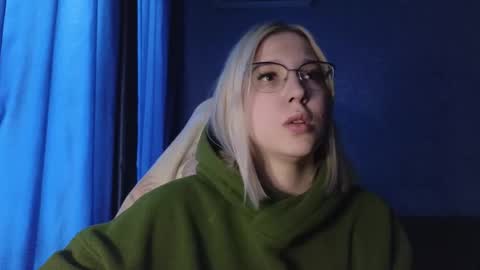 Snapshot of brandy__stars chatting on September 2025 08:36:01 AM Belle online show from September 2025 08:36:01 AM