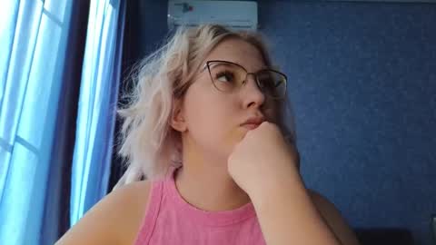 Snapshot of brandy__stars chatting on September 2025 05:42:01 AM Belle online show from September 2025 05:42:01 AM