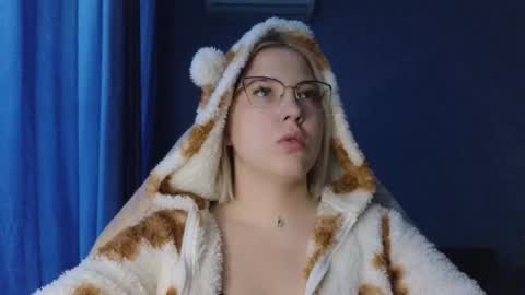 Snapshot of brandy__stars chatting on October 2025 04:31:02 AM Belle online show from October 2025 04:31:02 AM