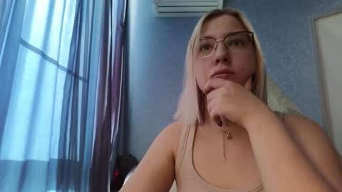 Snapshot of brandy__stars chatting on October 2025 04:09:01 AM Belle online show from October 2025 04:09:01 AM