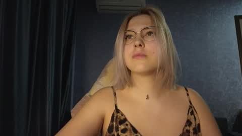 Snapshot of brandy__stars chatting on October 2025 11:00:01 AM Belle online show from October 2025 11:00:01 AM