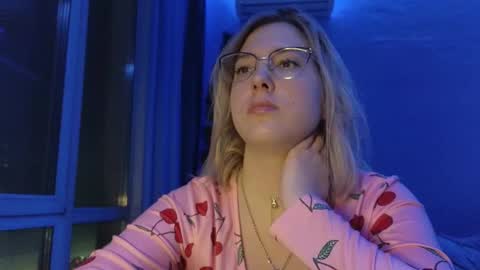 Snapshot of brandy__stars chatting on January 2026 01:27:02 PM Belle online show from January 2026 01:27:02 PM