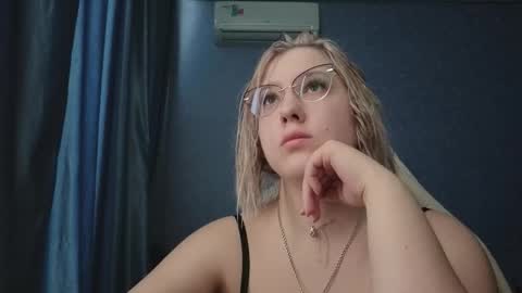 Snapshot of brandy__stars chatting on March 2026 10:19:01 AM Belle online show from March 2026 10:19:01 AM