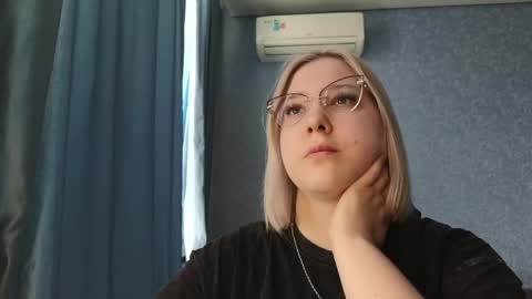 Snapshot of brandy__stars chatting on March 2026 08:09:02 AM Belle online show from March 2026 08:09:02 AM