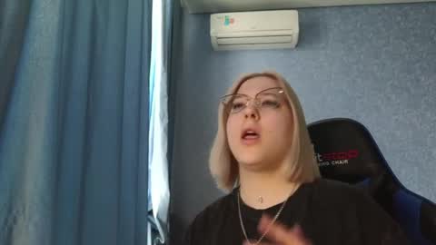 Snapshot of brandy__stars chatting on March 2026 08:26:33 AM Belle online show from March 2026 08:26:33 AM