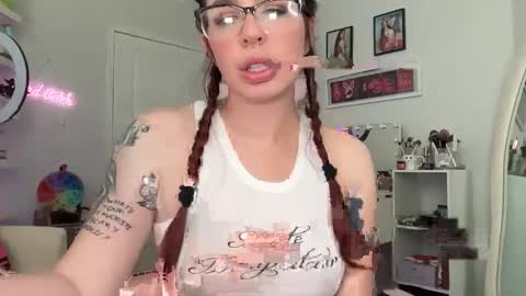 Snapshot of bratbarbie chatting on May 2026 09:01:01 PM Goddess Samantha online show from May 2026 09:01:01 PM