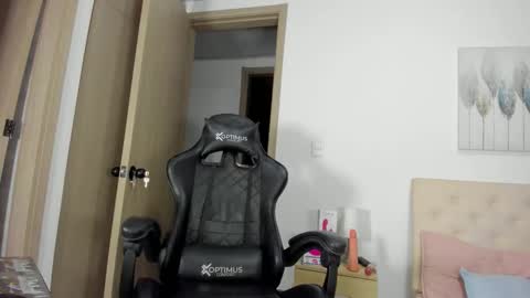 Brenda online show from November 2025 01:05:01 AM