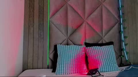 B R I A  online show from December 2025 07:30:02 PM