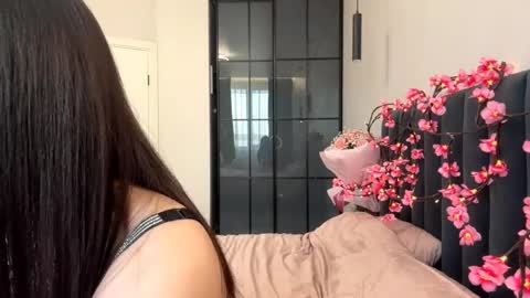 I am Valery ntmu Lets hit 10 Thumbs Up together We are almost done online show from April 2026 03:33:02 PM