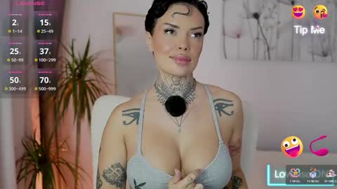 Briana online show from November 2025 05:00:02 PM