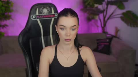 Snapshot of bright_diamonds_054 chatting on May 2026 06:42:02 AM Diamonds Girls online show from May 2026 06:42:02 AM