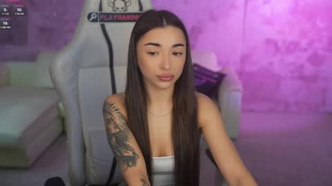 Snapshot of bright_diamonds_054 chatting on May 2026 07:46:02 AM Diamonds Girls online show from May 2026 07:46:02 AM