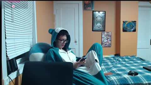 Snapshot of bright_pink_strawberry chatting on January 2025 12:46:01 AM Strawberry online show from January 2025 12:46:01 AM