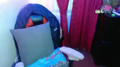 Snapshot of britannysexxy chatting on February 2025 10:49:01 AM scarleth follow mee 3 kis online show from February 2025 10:49:01 AM
